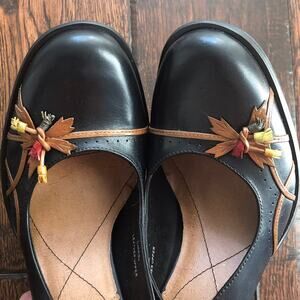 Vintage Black Sling Back Heels Round Toe Women 8 M Tan Trim y2k NOS Two Lips